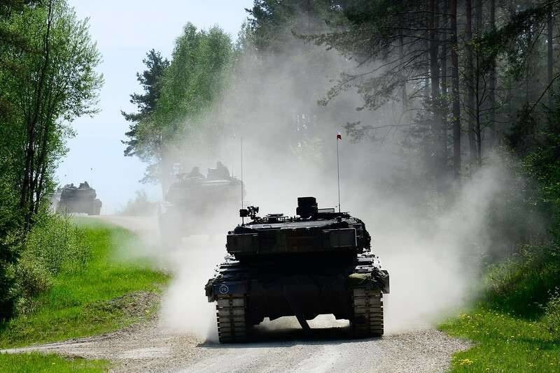 В НАТО провели свой танковый биатлон.