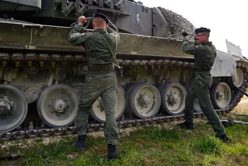 В НАТО провели свой танковый биатлон.