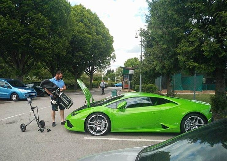 Невместительный багажник суперкаар Lamborghini Huracan