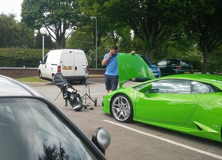 Невместительный багажник суперкаар Lamborghini Huracan