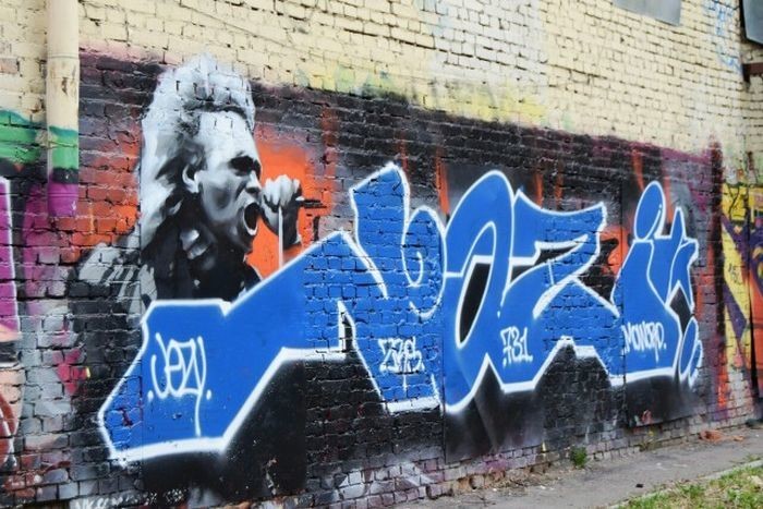 В Москве восстановили граффити Константина Кинчева и группы «Алиса»