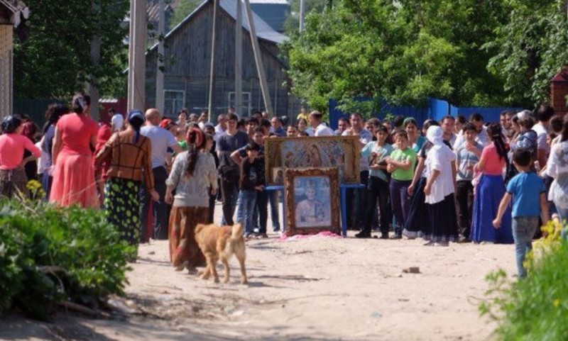 Дома цыган в Тульской области под проклятия и угрозы снесли с помощью ОМОНа