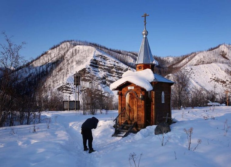 Следующее утро было ясным, а дорога — твердой, как скала.