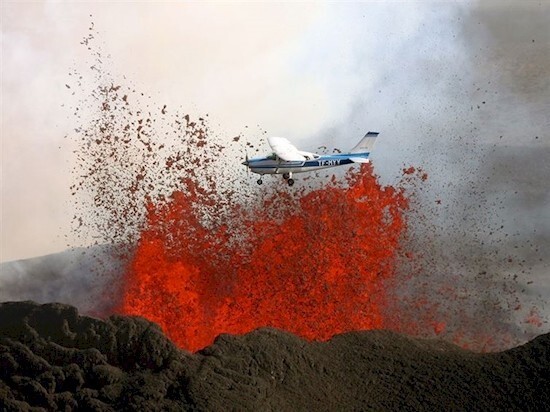 4. Полет над извергающимся вулканом в Исландии