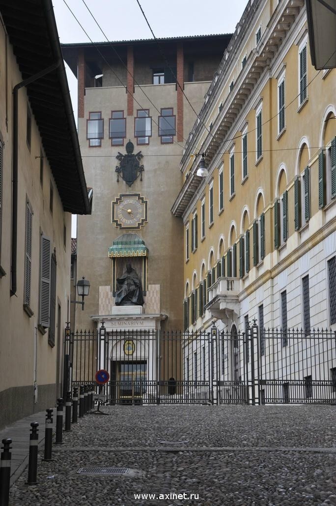 В Бергамо находится папский религиозный университет