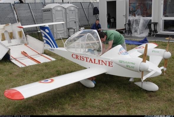 Cri Cri - самый маленький двухмоторный самолет в мире!