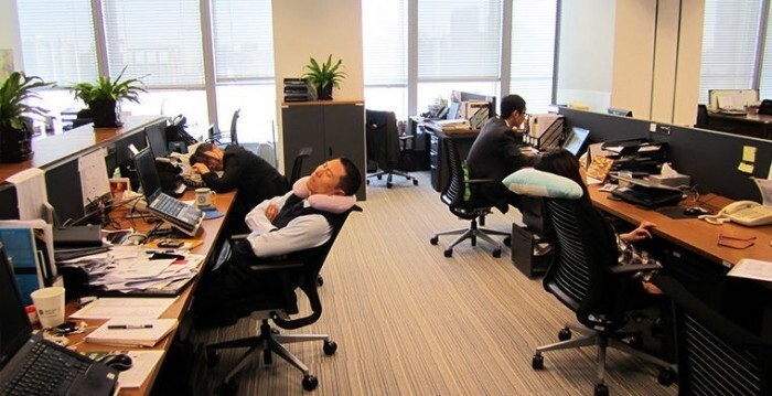  4. Они спят на работе