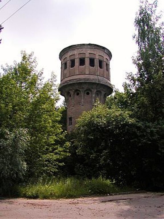 Еще одной достопримечательностью города является старая водонапорная башня в Старом Городе, снос и использование которой в коммерческих целях запрещены.