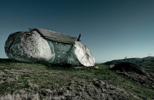 Каменный дом (Casa do Penedo), горы Фафе (Fafe)