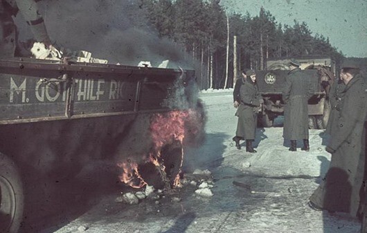 Горящий грузовик после бомбардировки.1942 год.