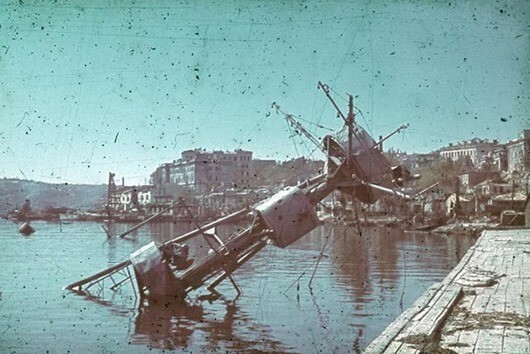 Потопленный крейсер «Червона Украина» у Графской пристани.