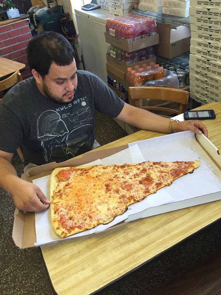 Огромный кусок пиццы 