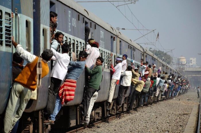 Индийские железные дороги — самый крупный работодатель в стране. По официальным данным, сегодня на благо самого популярного транспорта трудятся полтора миллиона человек.