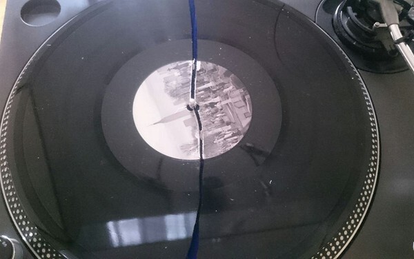 Сломанной оказалась пластинка DJ Metatron «2 The Sky», которая несмотря на недавний релиз, уже считается раритетом. Ее стоимость на сайте Discogs в среднем составляет €60.