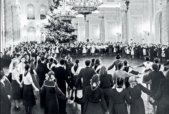 Как готовились к новогодним праздникам в СССР (11 фото)
