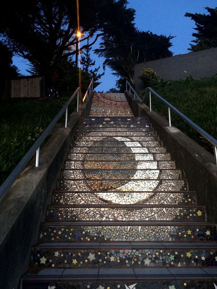 В Сан-Франциско появилась лестница-оборотень