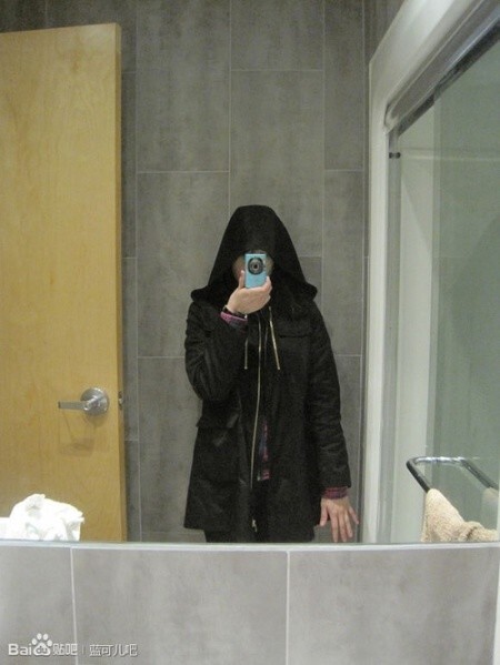 Одно из последних фото Элизы Лэм: автопортрет в туалете отеля "Сесиль"