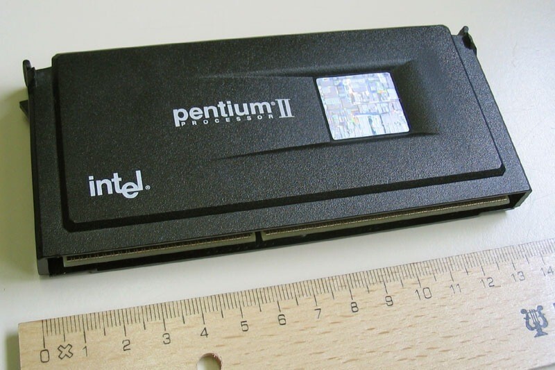  10 июня 1996 года   корпорация «Интел» выпустила процессор "Pentium II"