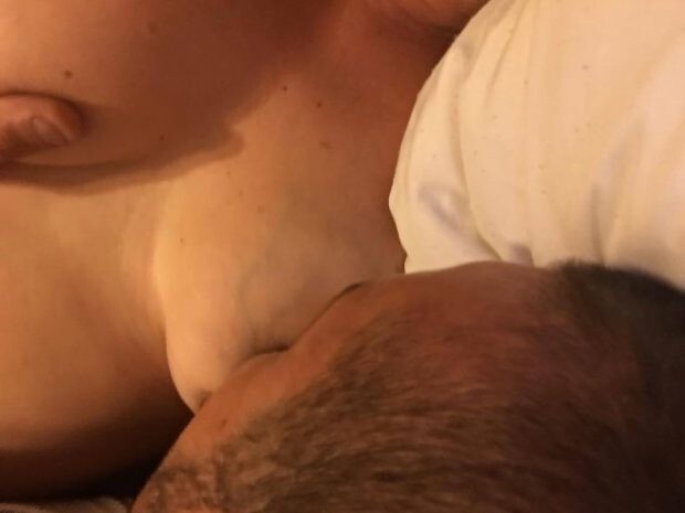 Американка бросила работу, чтобы кормить грудью своего 36-летнего бойфренда