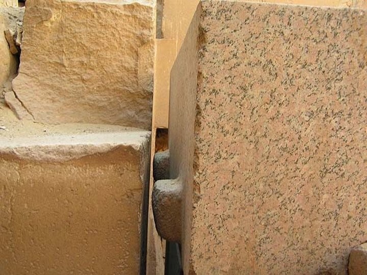 10. Блоки с шипами в мастабе (гробнице) Птахшепсеса в Абусире