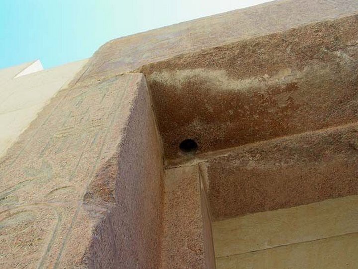 9. Профилированная деталь фасада храма Хатшепсут