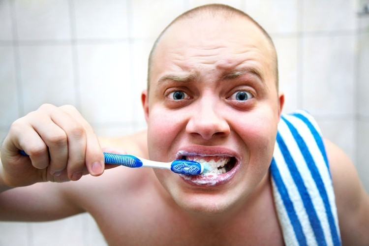 8 фактов об уходе за зубами, которым опасно верить