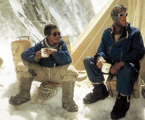Эдмунд Хиллари и Норгей Тенцинг на Эвересте, 29 мая 1953 года