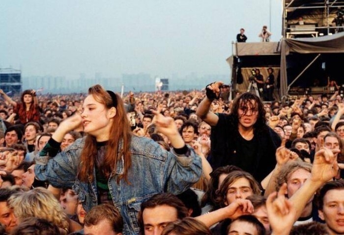 А впервые в России рок гуппа выступила в 1991г.