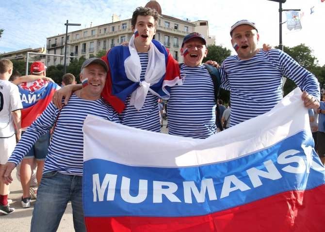 Почему победа русских фанатов в Марсельском порту - это круто!
