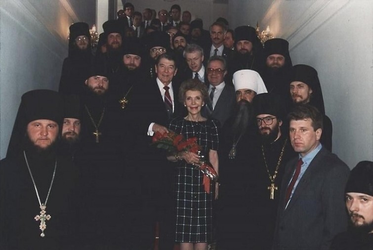 Рональд Рейган с братией Данилова монастыря, Москва, 1988 год. 