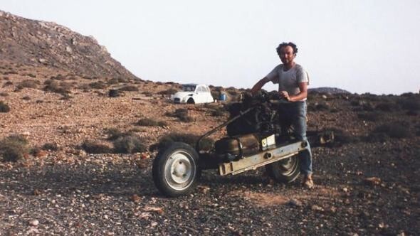 Как собрать мотоцикл из разбитой машины и выбраться из марокканской пустыни