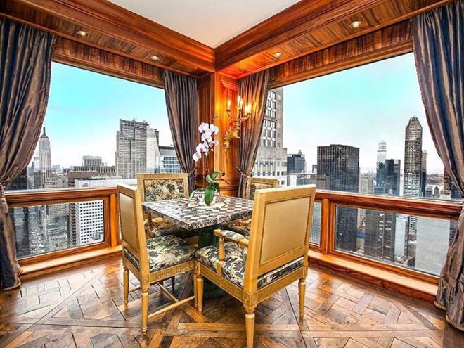 Из недавних приобретений Роналду - квартира стоимостью 18,5 миллиона долларов в Нью-Йорке. Между прочим, в небоскребе Trump Tower.
