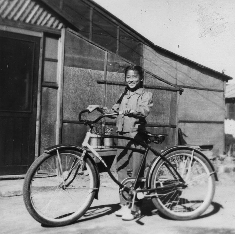 Грейс Той в лагере для интернированных индейцев племени Тули, 1945 год.