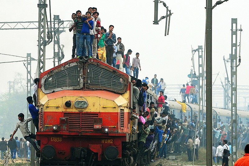Прокатиться на крыше поезда в Мумбае