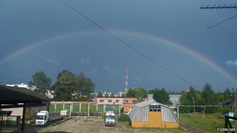 А у нас сегодня над городом была просто роскошная радуга 