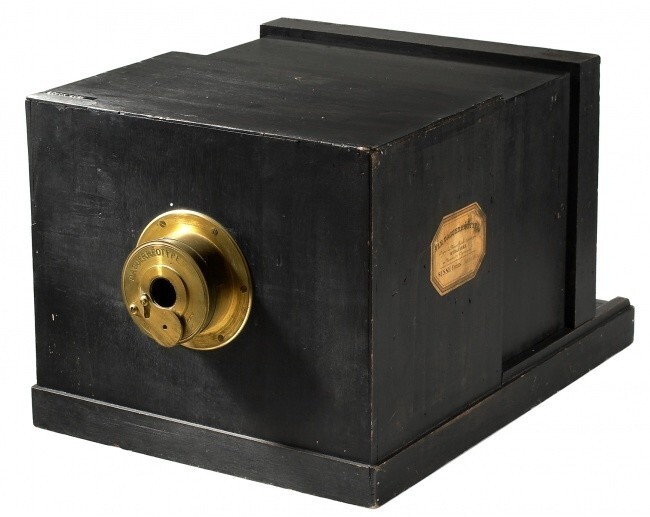Первые дагерротипные фотоаппараты 1840-х годов явно не годились для селфи