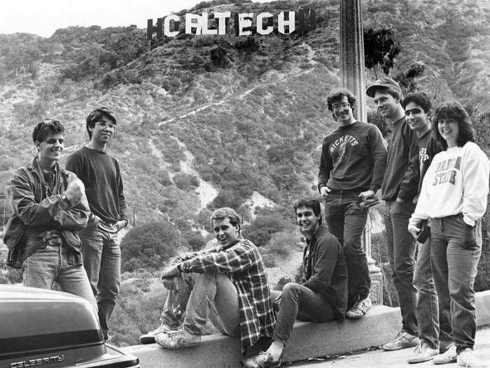 1987. Студенты Калифорнийского технологического института меняют знак "Голливуд" на Caltech