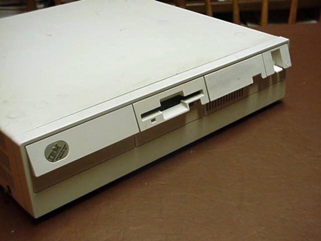 PS/2 (Personal System) — серия персональных компьютеров компании IBM на процессорах серий Intel 80286 и Intel 80386, выпускавшаяся с апреля 1987 года