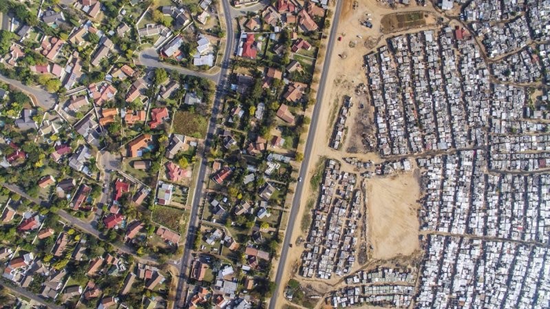 Наследие апартеида: как выглядит расовое неравенство в ЮАР с высоты птичьего полета