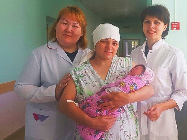 В Якутии женщина родила в тайге, пока полицейские отгоняли от нее медведей 