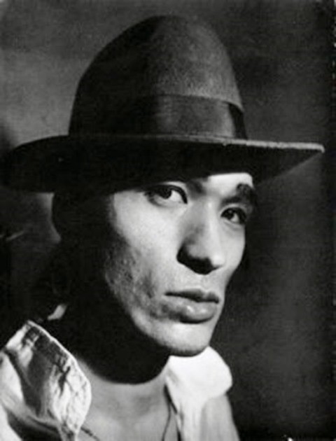 Неожиданный образ Виктора Цоя в шляпе. Конец 80 -ых.