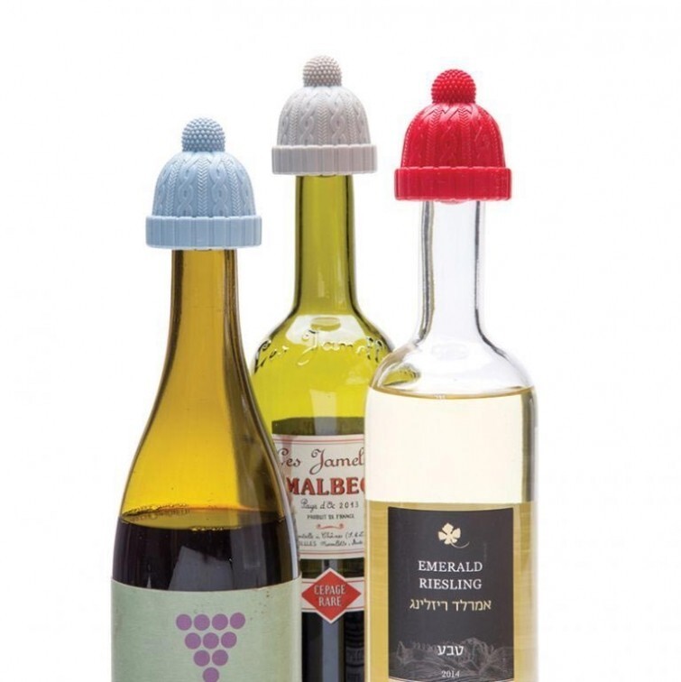 Крышки для бутылок в виде вязаных шапочек  