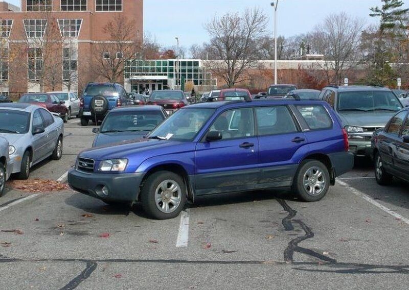 Любители парковать автомобили по-особенному