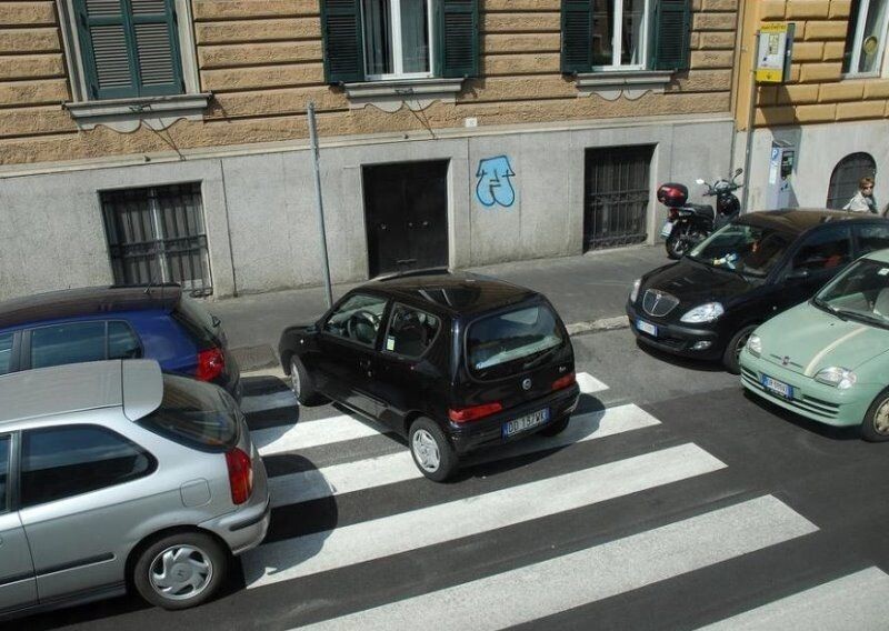 Любители парковать автомобили по-особенному