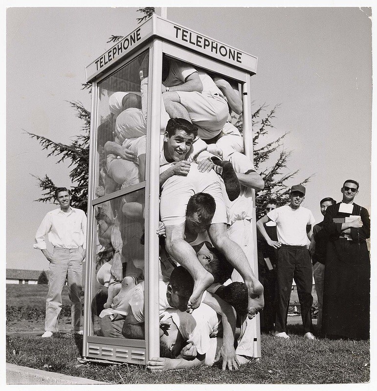 Вот сколько людей хотели позвонить по телефону в 1959 году. До появления интернета оставалась четверть века