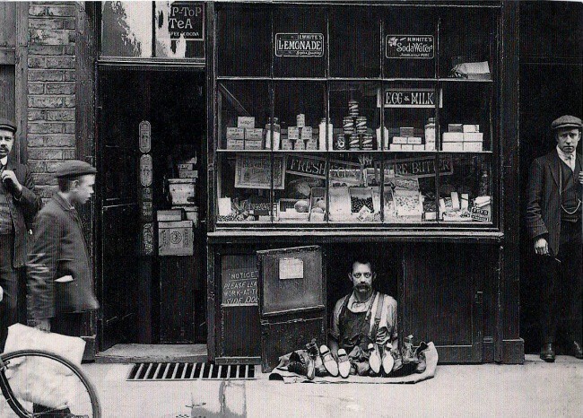 Самый маленький магазин в мире. Лондон, 1900
