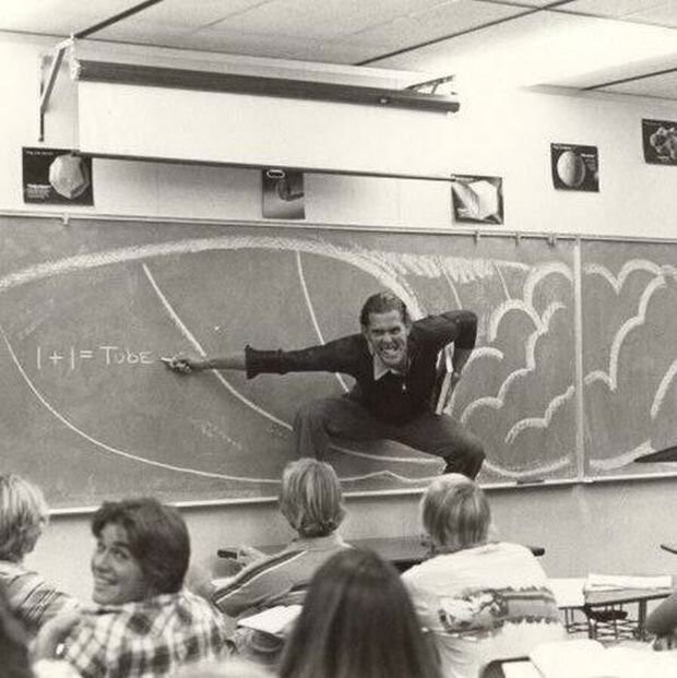 Учитель в Калифорнии преподает физику серфинга, 1970