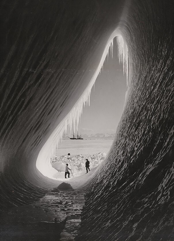 Внутри айсберга, Британская антарктическая экспедиция, 1911