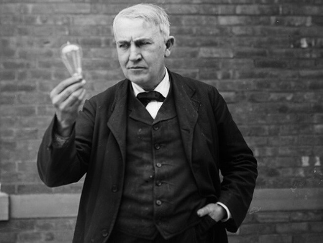 Миф: Томас Эдисон изобрёл электрическую лампочку