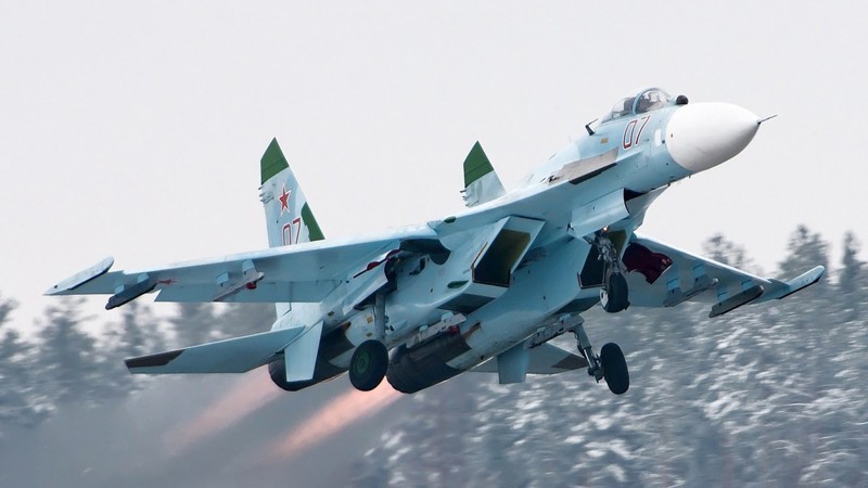 Советский многоцелевой всепогодный истребитель четвёртого поколения - Су-27 
